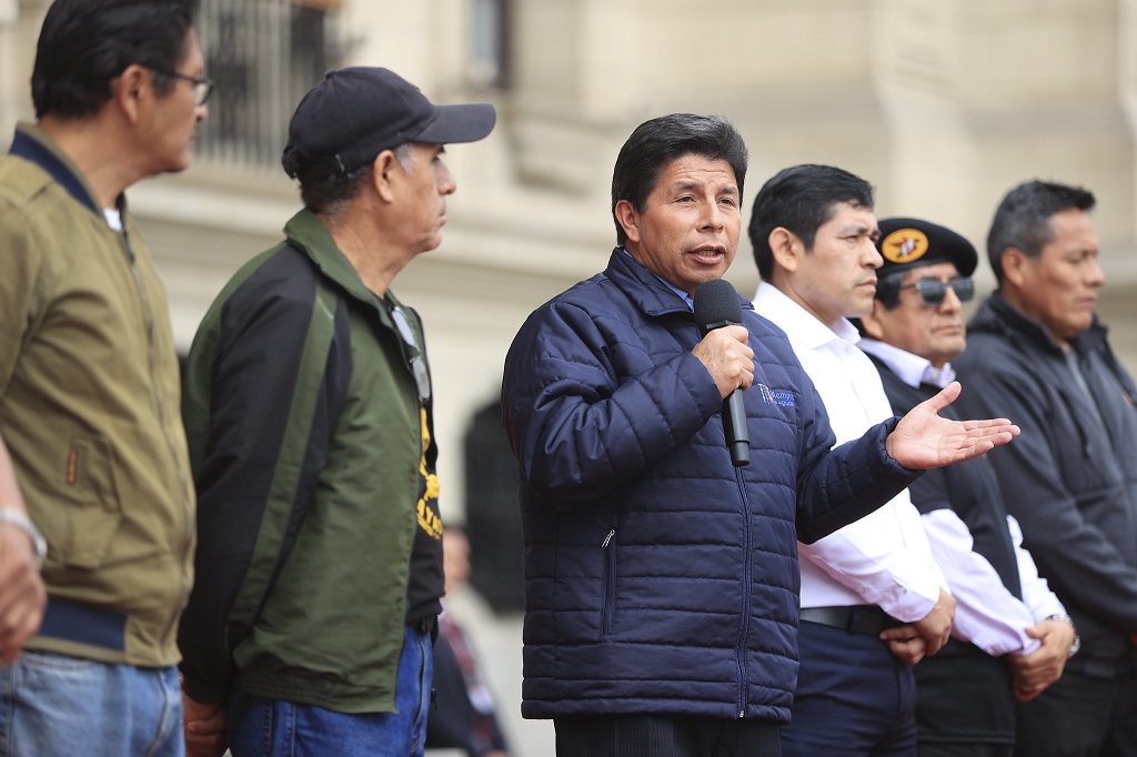 El cuestionado presidente Pedro Castillo Terrones arremetió de nuevo contra los medios de comunicación desde Palacio de Gobierno.