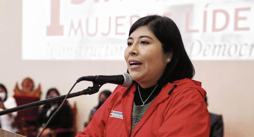 el Ministerio Público abrió una investigación preliminar contra Betssy Chávez por los presuntos delitos de negociación incompatible o aprovechamiento del cargo y tráfico de influencias agravado.