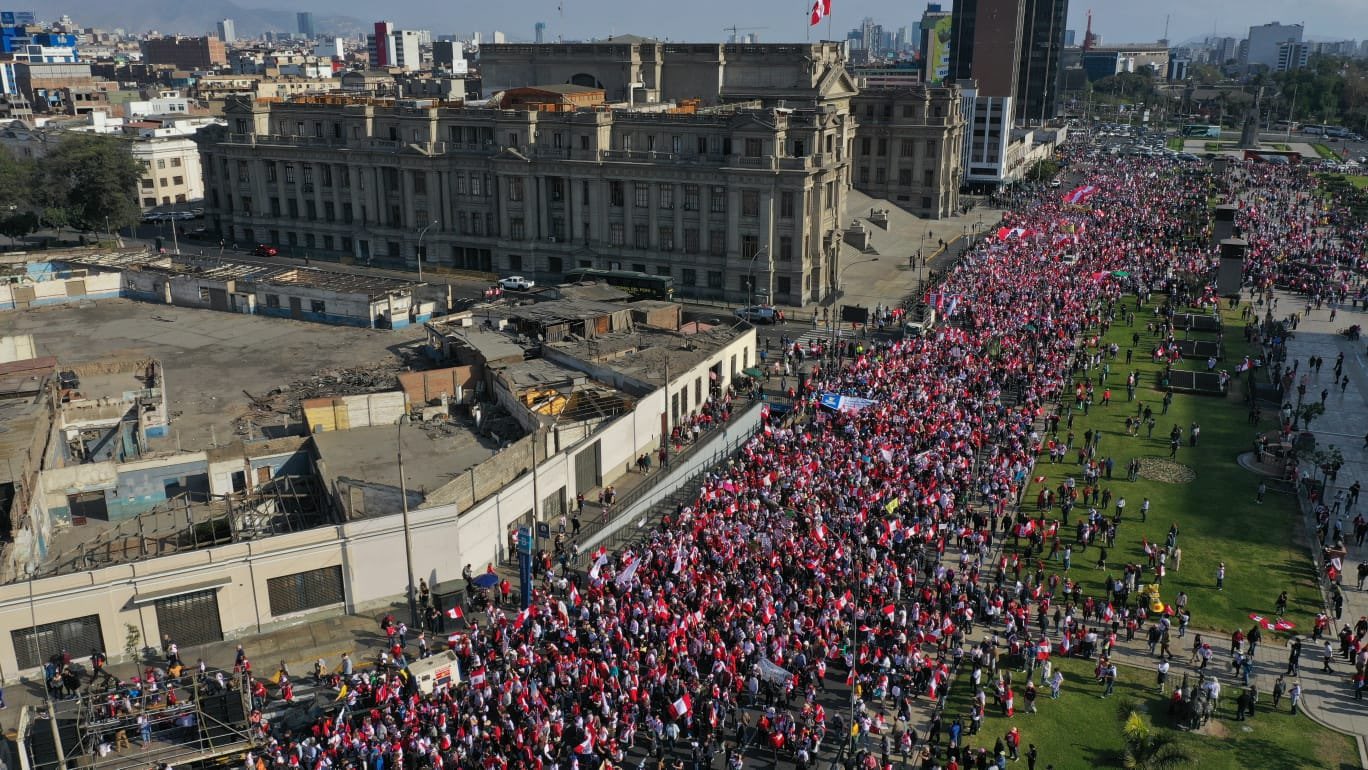Manifestantes en contra del presidente Castillo se reunieron en el Paseo de los Héroes Navales a las 3:00 p.m. del 5 de noviembre del 2022.