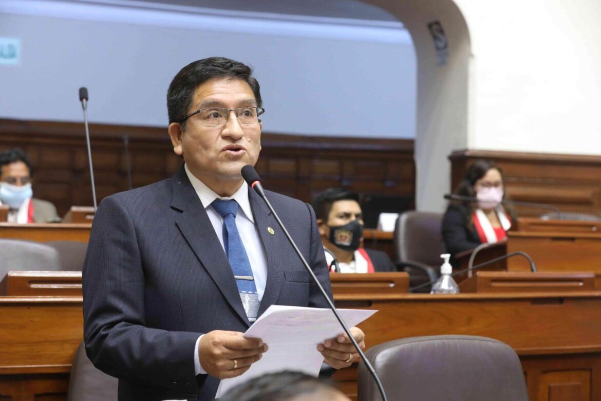 Congresista Elías Varas Renuncia A La Bancada Perú Bicentenario ...